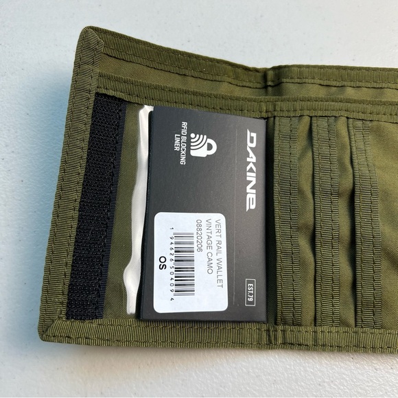 Dakine NWT Trifold Camo Mens Wallet - Picture 3 of 4
